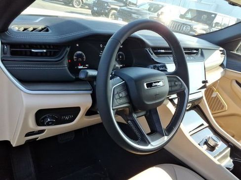 New 2026 Jeep Grand Cherokee L Limited w/ Luxury Tech Group II AWD/4WD image 6