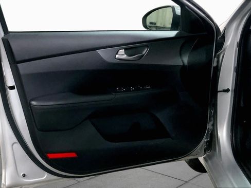 Used 2021 Kia Forte LXS FWD image 22
