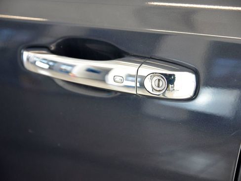 Used 2015 Chrysler 300 C w/ Light Group image 13