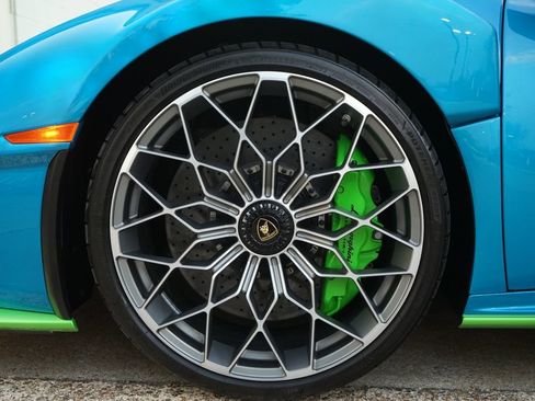 Used 2022 Lamborghini Huracan STO image 25