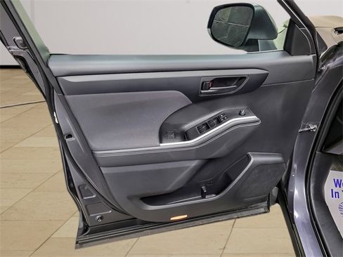 Certified 2024 Toyota Highlander LE image 22