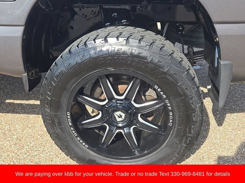 Used 2018 Nissan Titan SV AWD/4WD image 37