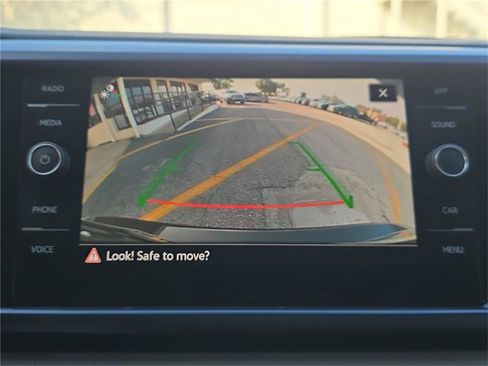 Used 2022 Volkswagen Taos SE image 18