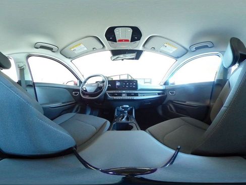 Used 2025 Kia K4 LXS image 41