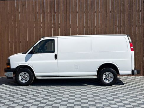 Used 2022 GMC Savana 2500 w/ Driver Convenience Package image 11