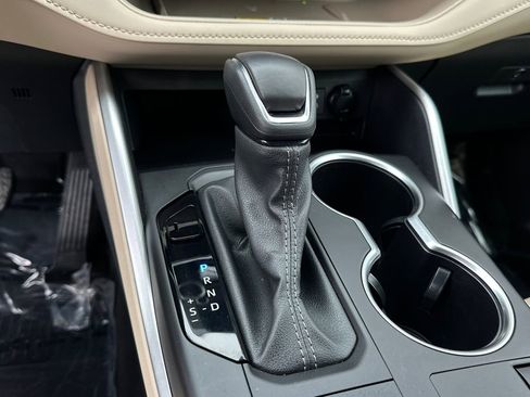 Certified 2024 Toyota Highlander XLE image 27