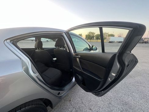 Used 2010 MAZDA MAZDA3 i Touring image 12