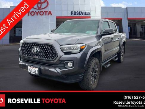 Used 2022 Toyota Tacoma Limited image 1