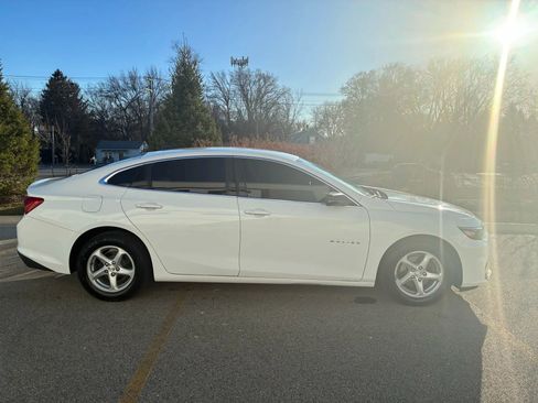 Used 2017 Chevrolet Malibu LS image 4