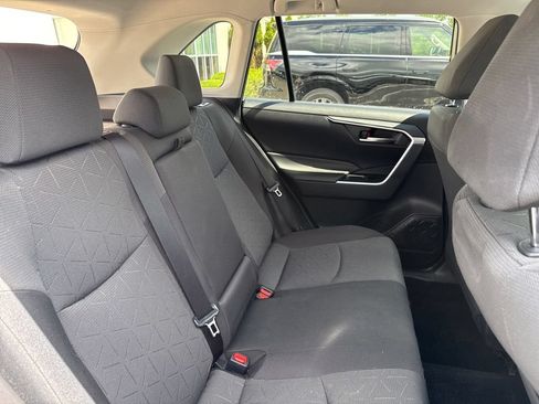 Used 2021 Toyota RAV4 XLE AWD/4WD image 31
