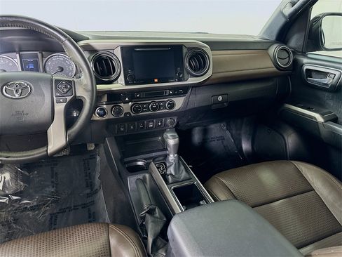 Used 2017 Toyota Tacoma Limited image 18