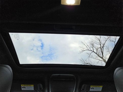 Used 2024 MAZDA MAZDA3 s image 19