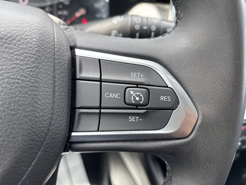 Used 2023 Jeep Compass Latitude image 19