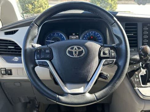 Used 2020 Toyota Sienna XLE image 7