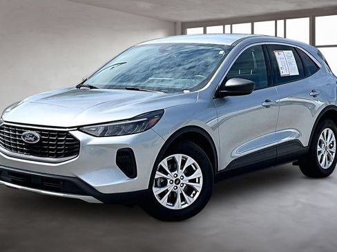 Used 2023 Ford Escape Active w/ Tech Pack #1 FWD image 2
