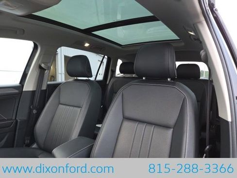 Used 2024 Volkswagen Tiguan SE AWD/4WD image 10