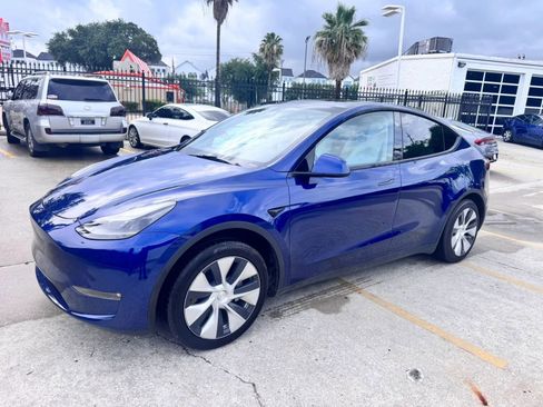 Used 2023 Tesla Model Y 2WD image 3