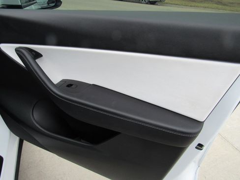 Used 2022 Tesla Model Y Performance image 24