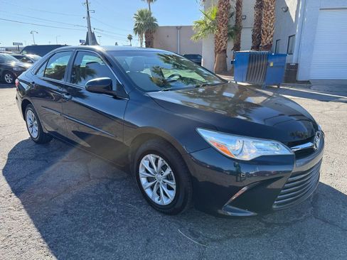 Used 2016 Toyota Camry LE image 7