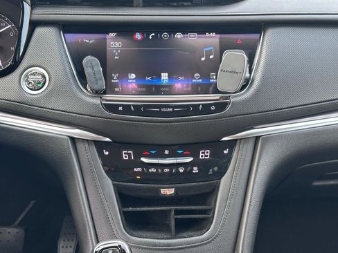 Used 2017 Cadillac XT5 Luxury w/ Driver Awareness Package image 18