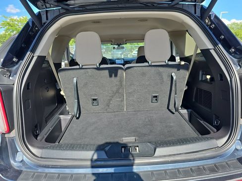 Used 2022 Ford Explorer XLT AWD/4WD image 14
