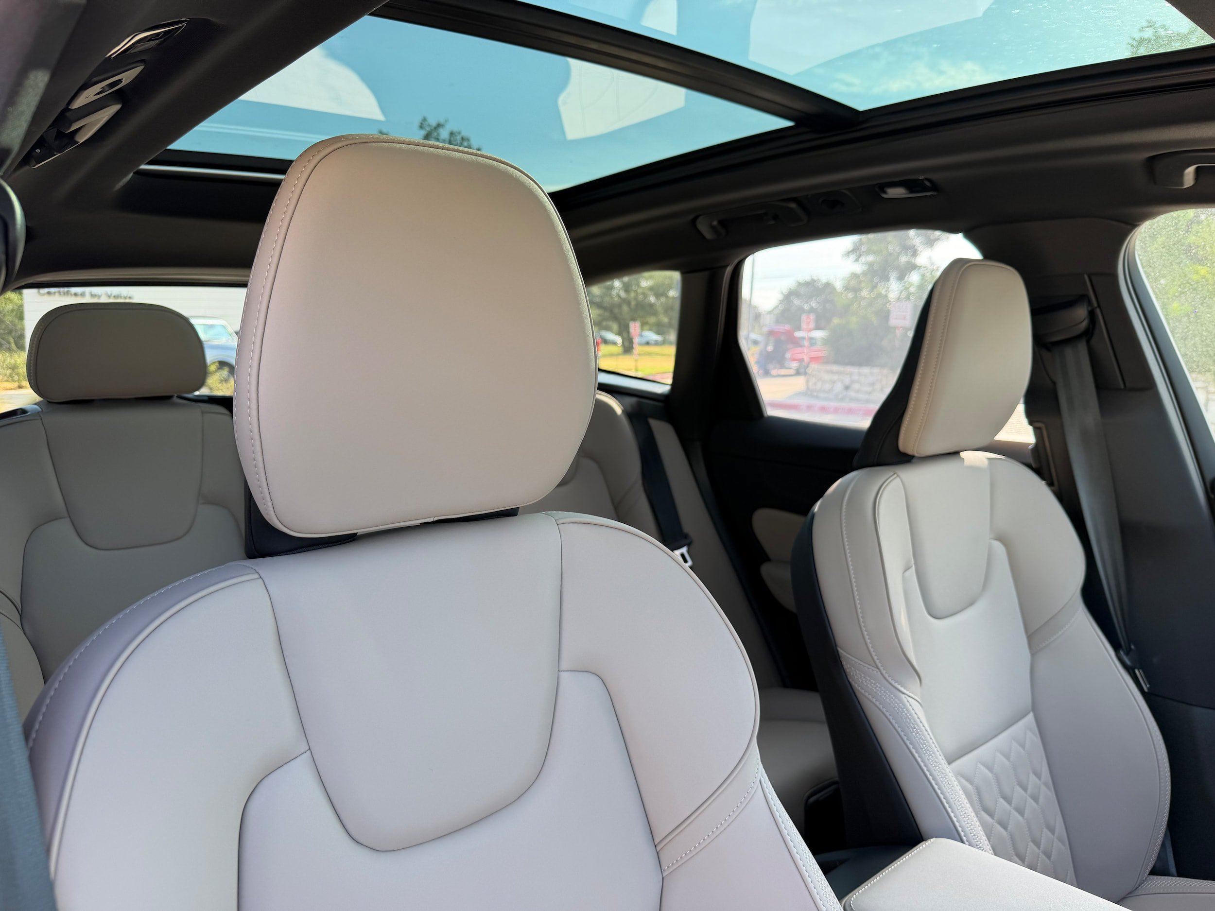 Certified 2026 Volvo XC60 B5 Plus w/ Climate Package PRO AWD/4WD image 11
