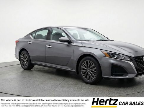 Used 2025 Nissan Altima 2.5 SV FWD image 1