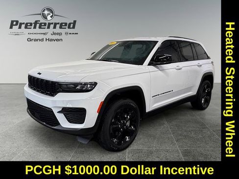 Used 2025 Jeep Grand Cherokee Altitude image 10