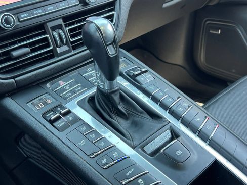 Certified 2019 Porsche Macan S AWD/4WD image 28