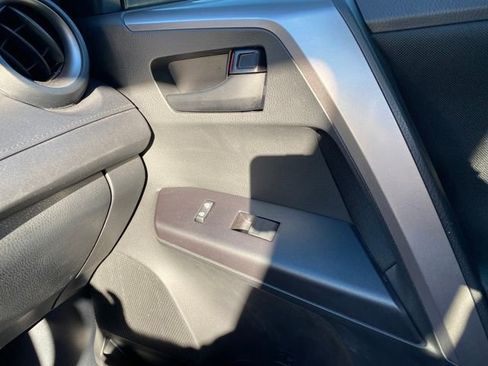 Used 2017 Toyota RAV4 LE image 28