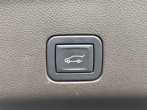 Used 2025 Chevrolet Tahoe LT image 13