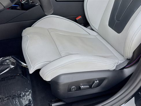Used 2025 BMW M5 w/ Executive Package image 20