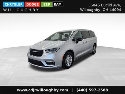 Used 2024 Chrysler Pacifica Touring-L