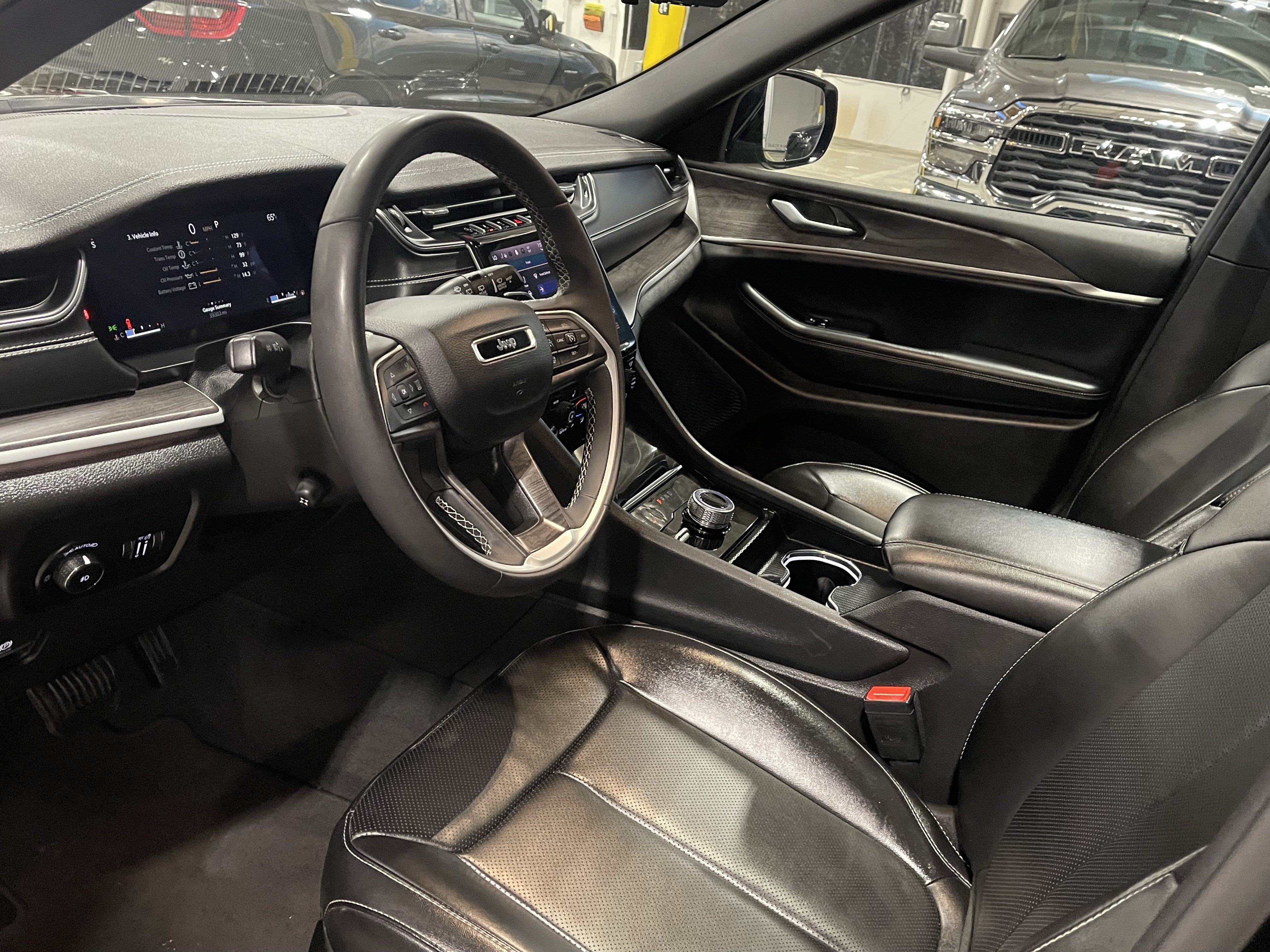 Used 2024 Jeep Grand Cherokee L Limited w/ Luxury Tech Group II AWD/4WD image 10