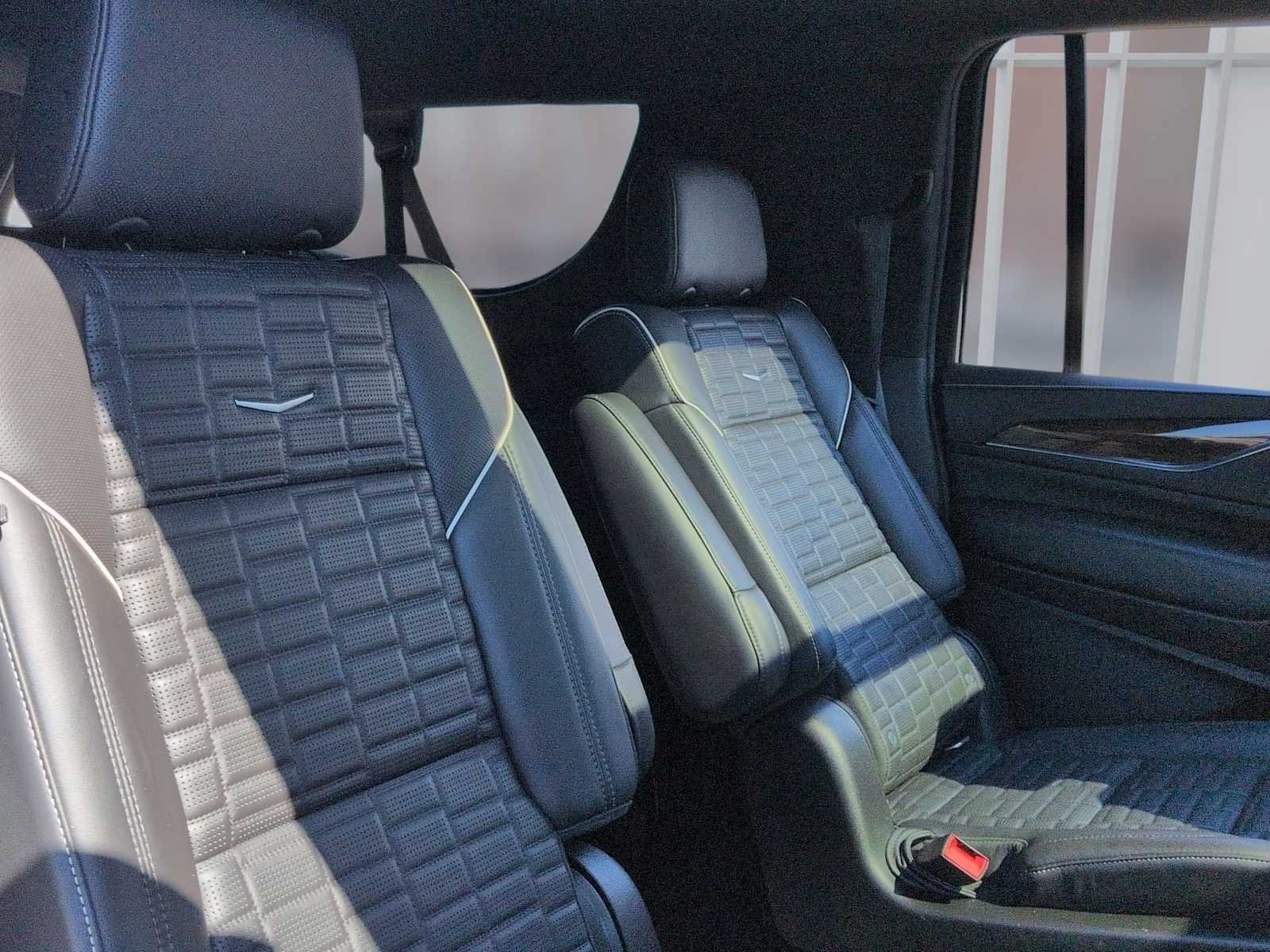 Used 2021 Cadillac Escalade ESV Sport Platinum AWD/4WD image 26