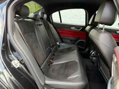 Used 2021 Alfa Romeo Giulia Quadrifoglio image 37