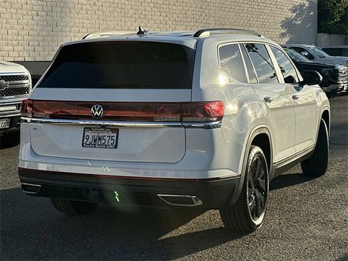 Used 2024 Volkswagen Atlas SE image 4