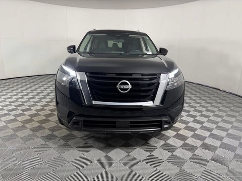 Used 2025 Nissan Pathfinder SV FWD image 9