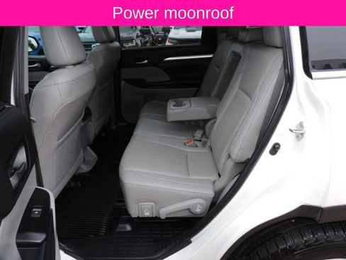 Used 2019 Toyota Highlander XLE FWD image 24
