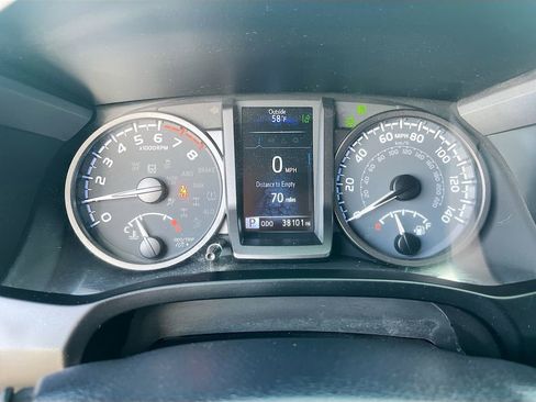 Used 2022 Toyota Tacoma TRD Off-Road w/ Technology Package AWD/4WD image 12