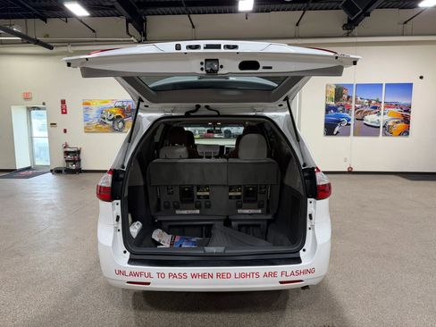 Used 2015 Toyota Sienna LE AWD/4WD image 23