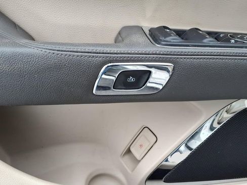 Used 2017 Lincoln Continental Premiere image 25