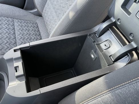 Used 2024 Chevrolet Equinox LT image 48