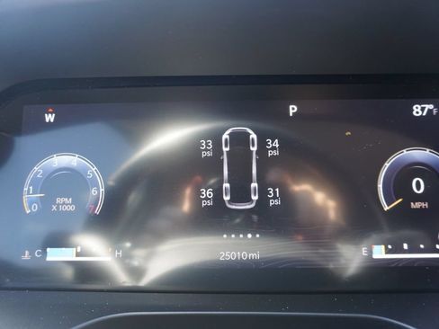 Used 2022 Jeep Grand Cherokee Limited w/ Luxury Tech Group II RWD image 7