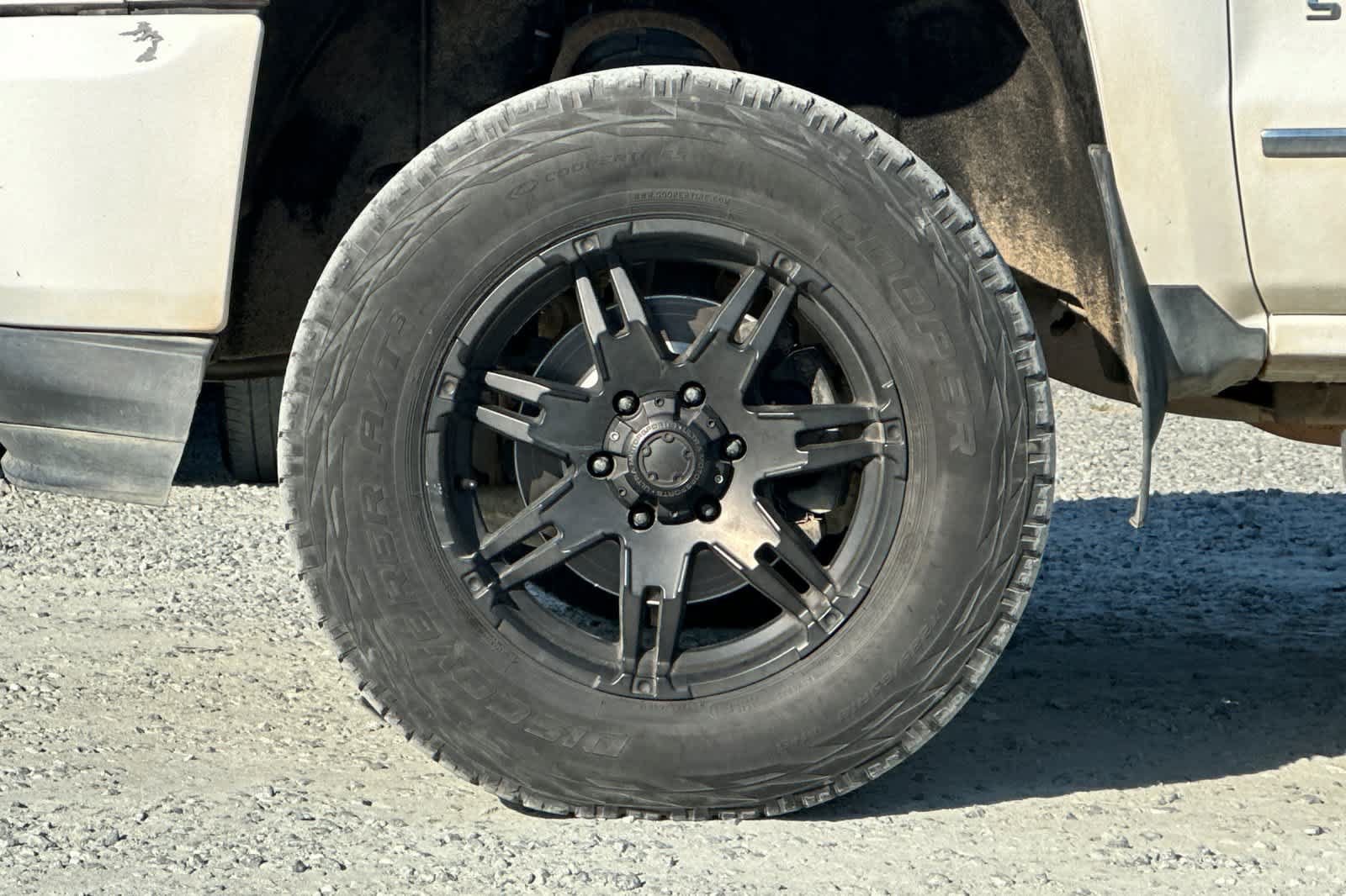 Used 2018 Chevrolet Silverado 1500 LTZ Z71 w/ LTZ Plus Package AWD/4WD image 12