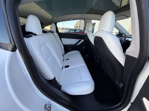 Used 2021 Tesla Model Y Long Range image 18