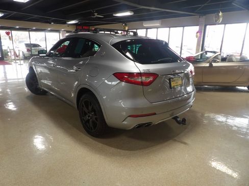 Used 2018 Maserati Levante GranLusso AWD/4WD image 4