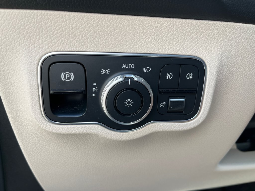 Certified 2021 Mercedes-Benz GLB 250 4MATIC image 23