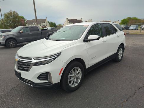 Used 2023 Chevrolet Equinox LT image 2