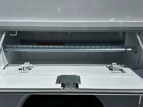 New 2027 Ford E-350 and Econoline 350 Super Duty w/ Interior Upgrade Package RWD image 6